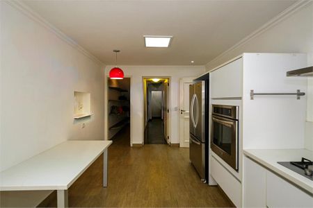 Casa à venda com 323m², 3 quartos e 2 vagas