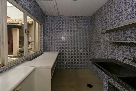 Casa à venda com 323m², 3 quartos e 2 vagas