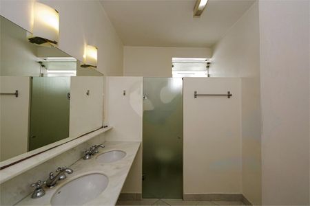 Casa à venda com 323m², 3 quartos e 2 vagas