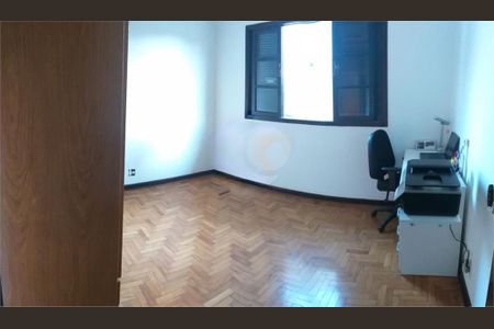 Casa à venda com 209m², 4 quartos e 8 vagas