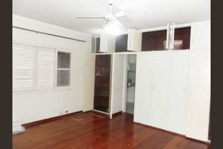 Casa à venda com 255m², 4 quartos e 2 vagas