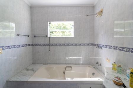 Casa à venda com 261m², 4 quartos e 5 vagasBanheiro Suíte 2