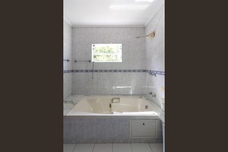 Casa à venda com 261m², 4 quartos e 5 vagasBanheiro Suíte 2