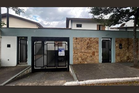 Casa à venda com 261m², 4 quartos e 5 vagasFachada