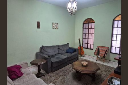 Casa à venda com 121m², 3 quartos e 2 vagas