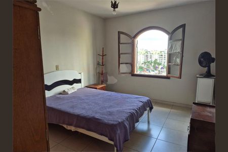 Casa à venda com 121m², 3 quartos e 2 vagas