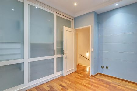 Casa à venda com 3 quartos, 261m² em Granja Julieta, São Paulo