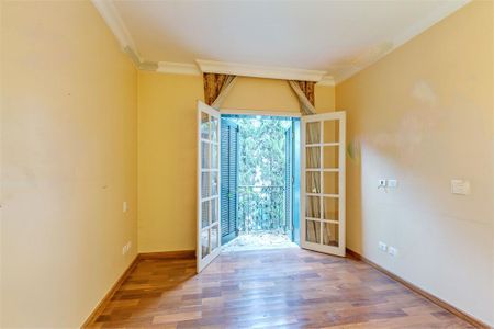 Casa à venda com 3 quartos, 261m² em Granja Julieta, São Paulo