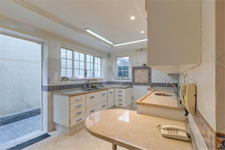 Casa à venda com 261m², 3 quartos e 3 vagas