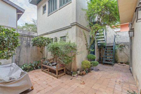 Casa à venda com 261m², 3 quartos e 3 vagas