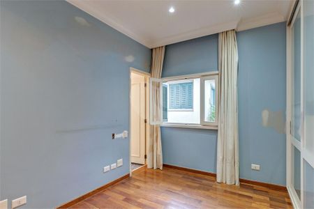 Casa à venda com 3 quartos, 261m² em Granja Julieta, São Paulo