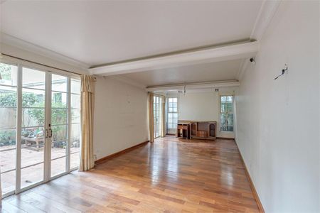 Casa à venda com 3 quartos, 261m² em Granja Julieta, São Paulo