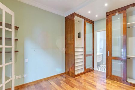 Casa à venda com 261m², 3 quartos e 3 vagas