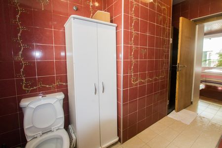 Casa à venda com 500m², 6 quartos e 5 vagasBanheiro da Suíte