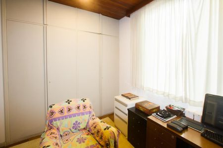 Casa à venda com 500m², 6 quartos e 5 vagasQuarto 1