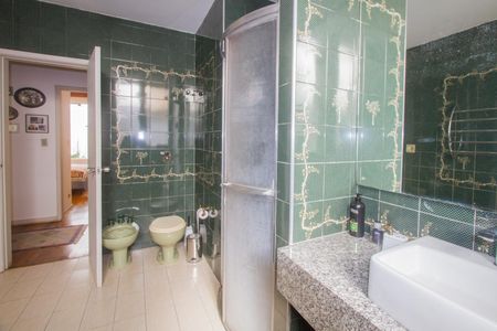 Casa à venda com 500m², 6 quartos e 5 vagasBanheiro da Suíte 2