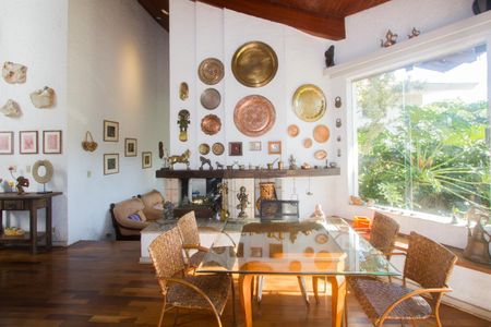 Sala de casa à venda com 6 quartos, 500m² em Chácara Monte Alegre, São Paulo