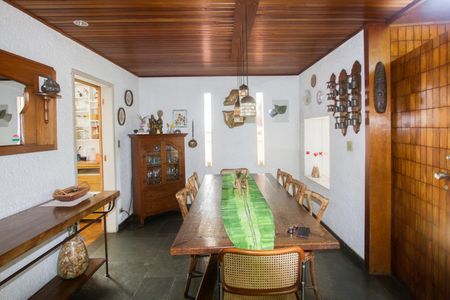 Sala de casa à venda com 6 quartos, 500m² em Chácara Monte Alegre, São Paulo