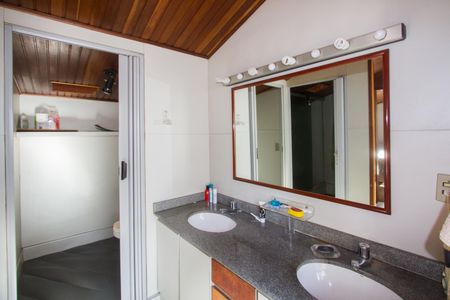 Casa à venda com 500m², 6 quartos e 5 vagasBanheiro