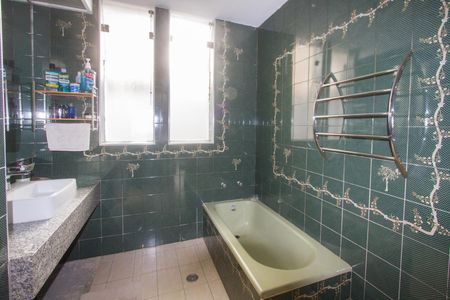 Casa à venda com 500m², 6 quartos e 5 vagasBanheiro da Suíte 2