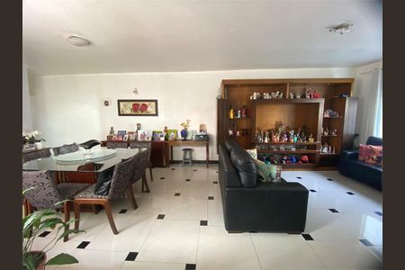 Casa à venda com 262m², 3 quartos e 5 vagas