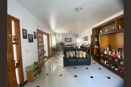 Casa à venda com 262m², 3 quartos e 5 vagas