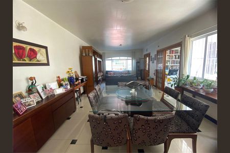 Casa à venda com 262m², 3 quartos e 5 vagas