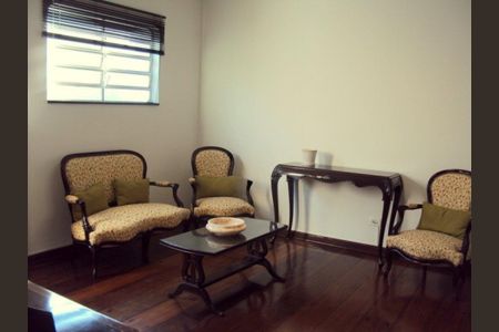 Casa à venda com 196m², 3 quartos e 3 vagas