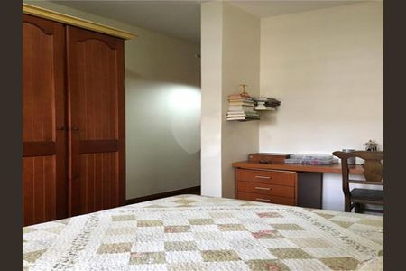 Casa à venda com 165m², 4 quartos e 4 vagas