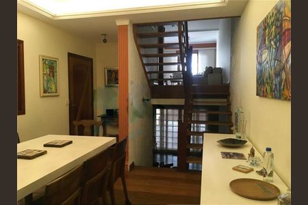 Casa à venda com 165m², 4 quartos e 4 vagas