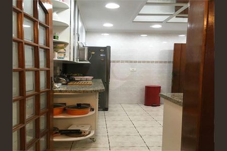 Casa à venda com 165m², 4 quartos e 4 vagas