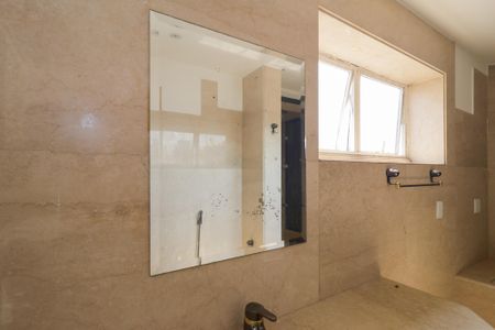 Apartamento à venda com 366m², 3 quartos e 4 vagas Apartamento à venda com 366m², 3 quartos e 4 vagasBanheiro da Suíte 2