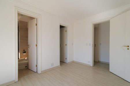 Apartamento à venda com 366m², 3 quartos e 4 vagas Apartamento à venda com 366m², 3 quartos e 4 vagasSuíte 2