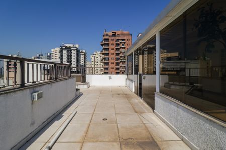 Apartamento à venda com 366m², 3 quartos e 4 vagas Apartamento à venda com 366m², 3 quartos e 4 vagasCobertura
