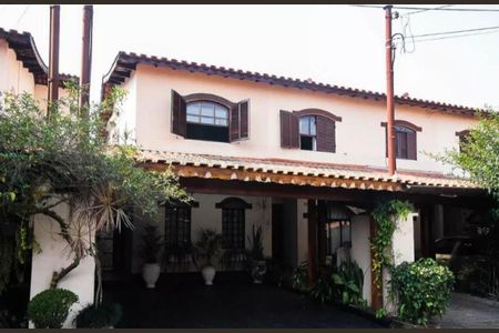 Casa à venda com 257m², 3 quartos e 2 vagas