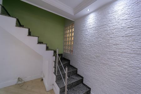 Casa à venda com 119m², 3 quartos e 2 vagasEscada