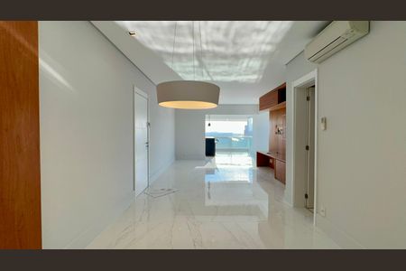 Apartamento à venda com 125m², 3 quartos e 2 vagas Apartamento à venda com 125m², 3 quartos e 2 vagasSala de Jantar