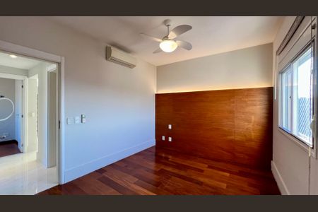 Apartamento à venda com 125m², 3 quartos e 2 vagas Apartamento à venda com 125m², 3 quartos e 2 vagasSuite