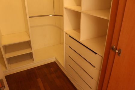 Casa à venda com 312m², 3 quartos e 8 vagasCloset da suíte 3