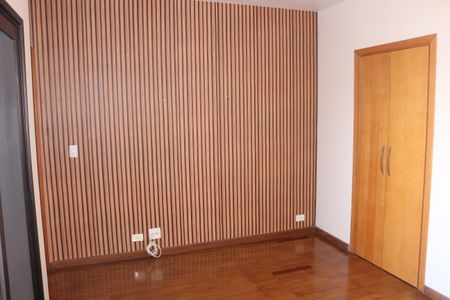 Casa à venda com 312m², 3 quartos e 8 vagasSuíte 2