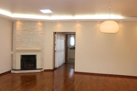 Casa à venda com 312m², 3 quartos e 8 vagasSala