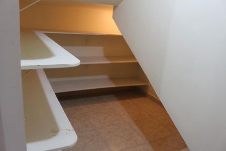 Casa à venda com 312m², 3 quartos e 8 vagasDespensa