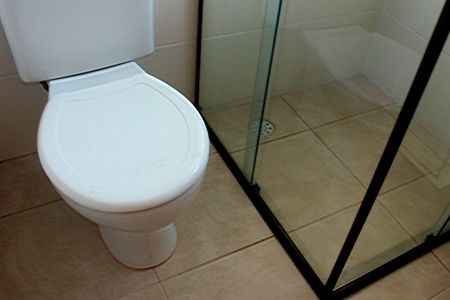 Casa à venda com 312m², 3 quartos e 8 vagas Casa à venda com 312m², 3 quartos e 8 vagasBanheiro da Suíte 2