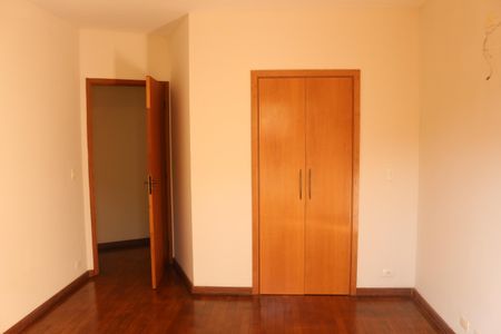 Casa à venda com 312m², 3 quartos e 8 vagasSuíte 1