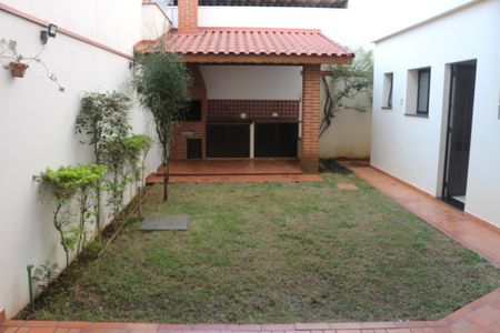 Casa à venda com 312m², 3 quartos e 8 vagasQuintal