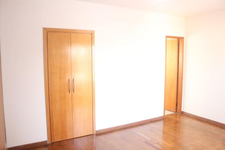 Casa à venda com 312m², 3 quartos e 8 vagasSuíte 2