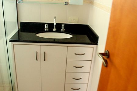 Casa à venda com 312m², 3 quartos e 8 vagas Casa à venda com 312m², 3 quartos e 8 vagasBanheiro da Suíte 2