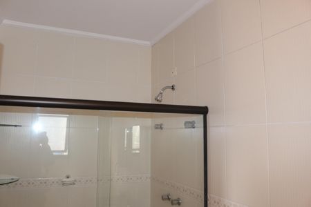 Casa à venda com 312m², 3 quartos e 8 vagasBanheiro da Suíte 1