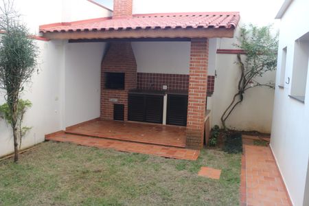 Casa à venda com 312m², 3 quartos e 8 vagasQuintal