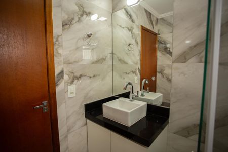 Casa à venda com 256m², 3 quartos e 2 vagasBanheiro da Suíte